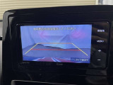 バックモニターつきですから車庫入れもラクになりますね。とても便利でうれしい安全装備です(^^♪