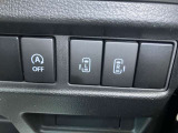 両側電動スライドドアのスイッチです。運転席からでも操作が可能です。