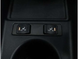 シートヒーター付:寒い日や夏の冷房中の冷えやすい肩・腰・脚部を暖めるシートヒーターが運転席・助手席に装備されています!Hi‐Loの切り替えも可能です♪