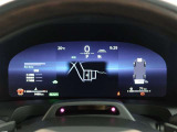 とっても見やすいメーターです。夜間時はラグジュアリーな気分にさせてくれる照明が魅力ですので、夜のドライブも楽しみになりますよ♪