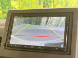 【バックカメラ】駐車時に後方がリアルタイム映像で確認できます。大型商業施設や立体駐車場での駐車時や、夜間のバック時に大活躍!運転スキルに関わらず、今や必須となった装備のひとつです!