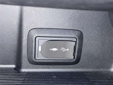 充電用USB端子付き。スマートフォンなどの充電に便利です。
