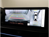 パノラミックビューモニター付きです。車両を上から見たような映像をディスプレイオーディオ画面に表示。運転席からの目視だけでは見にくい、車両周辺の状況をリアルタイムでしっかり確認できます。