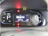 とっても見やすいメーターです。夜間時はラグジュアリーな気分にさせてくれる照明が魅力ですので、夜のドライブも楽しみになりますよ♪
