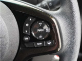 ◆アダプティブクルーズコントロール◆予め設定した車速内でクルマが自動的に加減速。前走車との適切な車間距離を維持しながら追従走行します。【LKAS】車線維持支援システムでステアリング操作を支援。