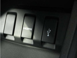 ◆USBチャージャー、HDMIポート◆使いやすい場所に装備されています。