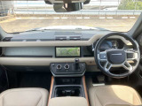 【運転席】室内は座り心地の良いシートとなっており、空間の広さと目線の高さから運転がしやすくなっております。