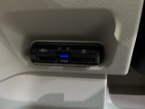 いまや快適なカーライフに欠かせないETCが付いています。