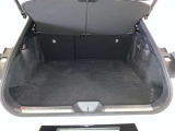 開口部の広いラゲージスペースは、ゴルフバックなどの荷物もラクラク積み込めます。