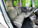 運転席シート廻りは使用感も少なく、良好な状態となっています。丁寧に使われていたことがよくわかりますね。