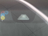 【ホンダセンシング】走行中に前方の車両等を認識し、衝突しそうな時は警報とブレーキで衝突回避と被害軽減をアシスト。より安全にドライブをお楽しみいただけます。