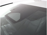 サポカーSとは、衝突被害軽減ブレーキに加えて、高齢者に多いと言われている踏み間違い事故防止をサポートする機能です。詳しくは販売店スタッフまでおたずねください。