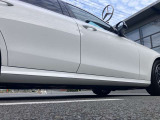 右サイドスカート下部
