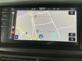 タッチスクリーンを採用。従来のナビゲーションシステムの域を超える、車両を総合的に管理するインフォテイメントシステムです。