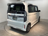 スポーティー&スタイリッシュな、大型テールゲートスポイラー