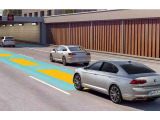 ドライバーの疲労を軽減するトラベルアシストの装備やドライバーの意図しない車線の逸脱を検知するとステアリングの補正を行い警告するレーンキープアシストの装備付です。