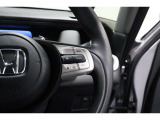 Hondaセンシングの機能のひとつ、アダプティブクルーズコントロール付!アクセルから足を離しても設定したスピードと前車との車間を保ち走行してくれます!車線維持もアシスト☆高速道路で疲労軽減ですね☆