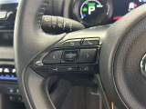 運転中、オーディオの操作をしてて、ハッとしたことはありませんか?ステアリングスイッチは、運転中でもハンドルでオーディオの操作が可能です。安全なドライブをサポートします。