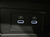 USB充電専用電源ソケットも付いています。モバイル機器などの充電専用