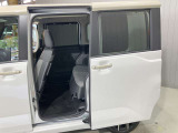 【両側オートスライドドア】子供を乗せたりするのにも隣のお車を気にせずストレスフリー★雨の日などはリモコンキーからドアの開閉ができとても便利♪