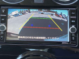 バックモニターで車庫入れまどらくらく、高感度カラーカメラですので僅かな光でもくっきりと見え、夜でも安心して駐車出来ます。