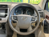 【純正革巻きステアリング】上質な革を使用することで、手にしっかり馴染みとても運転しやすいハンドルです♪