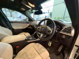 弊社在庫車両はすべて、入庫段階での客観的且つ厳正な車両チェック(第3者機関日本査定協会による査定)を実施しております。メーター改ざん車、修復歴車などは一切ございませんので、どうぞご安心くださいませ。