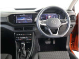 レザーステアリングにデジタルメーターです!車両情報、ナビをメーター画面内で確認できます)お客様の運転をサポートします!