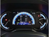 とっても見やすいメーターです。夜間時はラグジュアリーな気分にさせてくれる照明が魅力ですので、夜のドライブも楽しみになりますよ♪