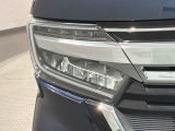 LEDヘッドライトは、点灯の瞬間から最大光量を発揮し、突然暗くなるトンネルなどでの安定感を高めます。
