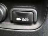【100V電源】レジャーや緊急時にあると便利な100V電源が装備されています。※最大1500Wまでのご利用となります。