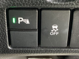 壁や障害物に近づくと音で知らせてくれる、パーキングーセンサーを搭載。運転が苦手な方や狭い駐車場でも安心です。