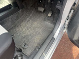 お客様に安心してお乗り頂けるように、ご納車前には車両の点検と消耗部品の交換をさせて頂きます.