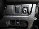 運転席から左右のドアミラーの開閉が可能です♪駐車場でのドアミラーの折り畳みが簡単です♪