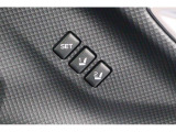 運転席のシートポジションを2か所記憶させることがシートメモリー機能が付いております。ボタンを押すと設定したシートポジションに自動で動きます♪