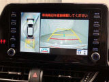 パノラミックビューモニター付きです。車両を上から見たような映像をディスプレイオーディオ画面に表示。運転席からの目視だけでは見にくい、車両周辺の状況をリアルタイムでしっかり確認できます。