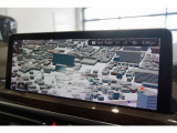 高精細ワイド・ディスプレイ: 視認性に優れた大型タッチパネルを採用。ナビゲーションだけでなく、エンターテインメント機能も鮮明に表示します。