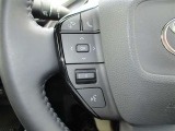 ステアリングリモコン付きで運転中のオーディオ操作が視線を落とさず操作出来ます。
