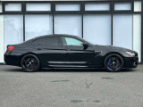 BMWを熟知したメカニックによる、360度の納車前点検。ドイツ本国と同様の教育・訓練を受けたメカニックが徹底的に点検、整備した後にお客様にお引渡しします。