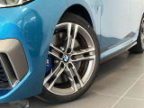 BMW純正アロイホイールはモデルやパッケージに合わせてデザインされています。洗練されたデザインで、足元の個性を引き立てます。