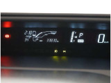とっても見やすいメーターです。夜間時はラグジュアリーな気分にさせてくれる照明が魅力ですので、夜のドライブも楽しみになりますよ♪