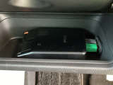 純正ドライブレコーダー用の SDカード挿入ユニットです。SDカードの抜き差しがしやすく、録画データの確認や交換もスムーズに行えます。