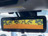 【スマートリヤビューミラー】後席の大きな荷物や同乗者で後方が確認しづらい時でも安心!カメラが撮影した車両後方の映像をルームミラー内に表示。クリアな視界で状況の確認が可能です!