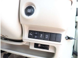【車屋】として、長く車業界に従事した経験豊富なスタッフが多数在籍しております。