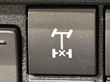 片方のタイヤが空転した時でもスイッチをONにすると,反対側のタイヤにも駆動の伝わりぬかるみ脱出を容易にするスーパーデフロックをCVT車にも採用しております。