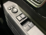 【電動格納ミラー】サイドミラーは電動格納式となっており、狭い駐車場でもキズがつくリスクを抑えられます。