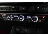 運転席と助手席の温度設定の変更が可能な左右独立タイプのデュアルエアコンです♪♪♪暑がりな人・寒がりな人も誰もが車内を快適にお過ごしいただけます♪♪♪