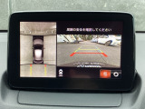 狭い場所での駐車やすれ違いなどでより的確な運転操作に役立つ360&deg;ビューモニターが装備されています。