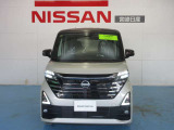 宮崎日産自慢のひとめぼれ仕様。外装は下処理を施した後に、日産5イヤーズボディコートを施工しております。ワンランク上の艶と光沢が長期間持続。簡単お手入れでキレイが続きます。