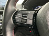 ステアリングにオーディオ操作スイッチが付いています。オーディオ画面に直接タッチしなくても操作が出来ますので、運転に集中できます。